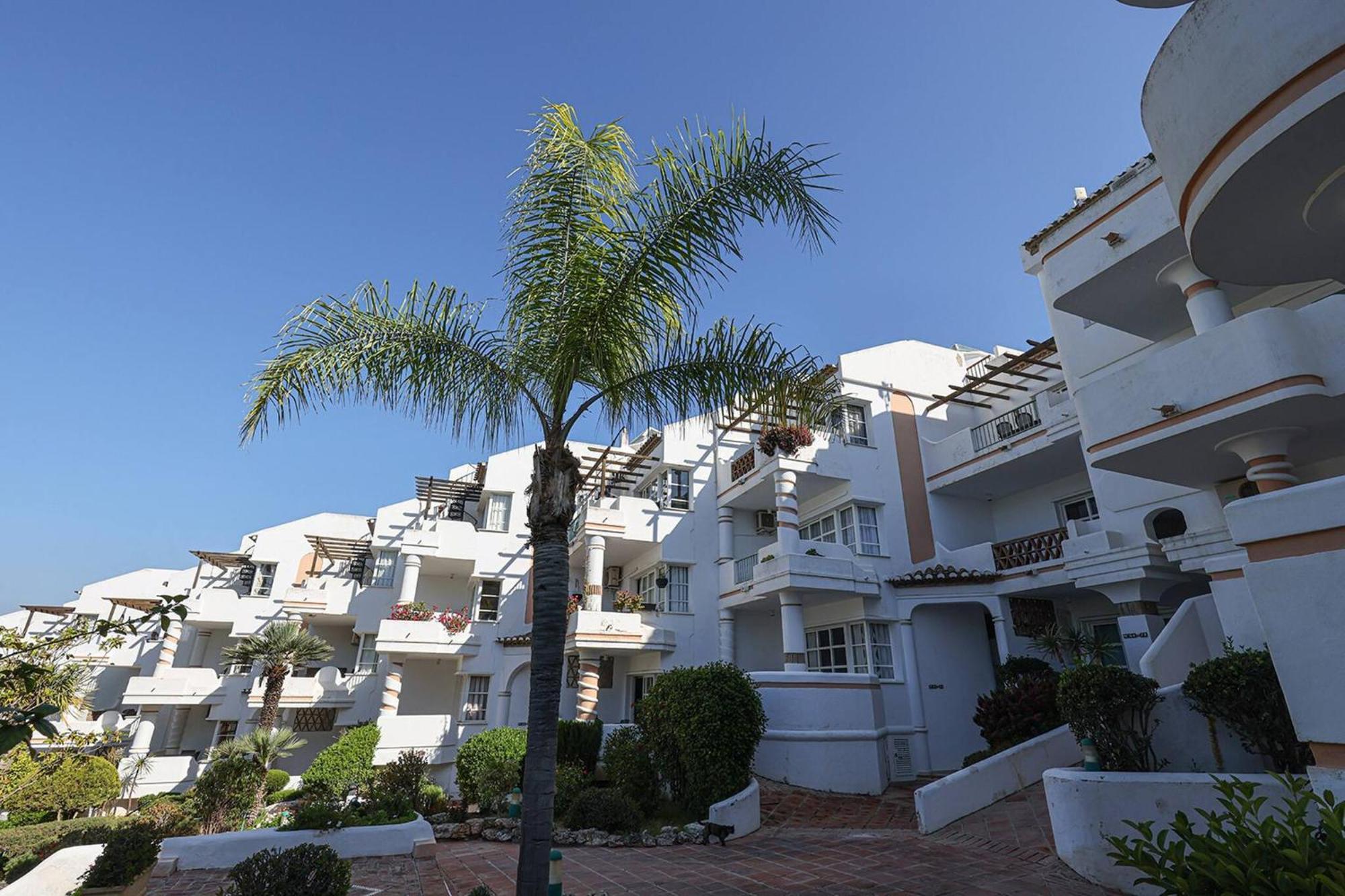 053 - Two Bed Mijas Golf Apartment In Popular Matchroom Golf Club Fuengirola Eksteriør billede